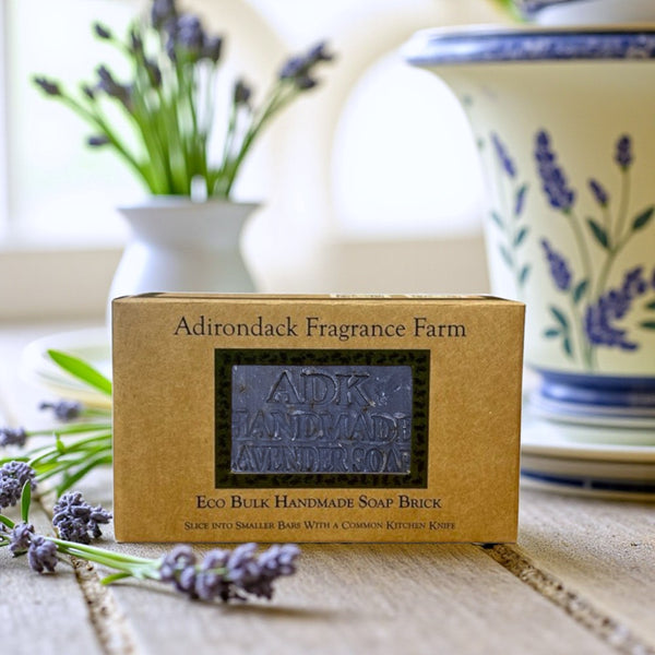 Barre de savon au baume et à la lavande, emballée dans un sachet de 113 g